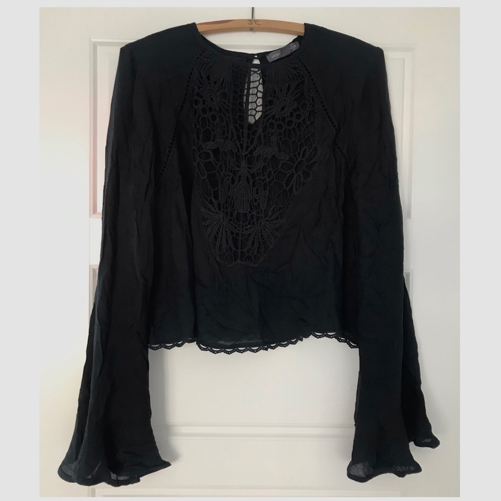 Kendall & Kylie // NWOT Women's Vintage Cropped Bell Sleeve Top